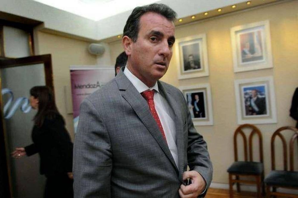 P�rez desdobla m�s el pago de salarios