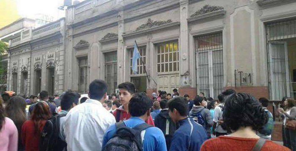 Padres y alumnos de la escuela T�cnica 1 rechazan el traslado al barrio Juan XXIII