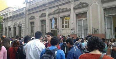 Padres y alumnos de la escuela T�cnica 1 rechazan el traslado al barrio Juan XXIII