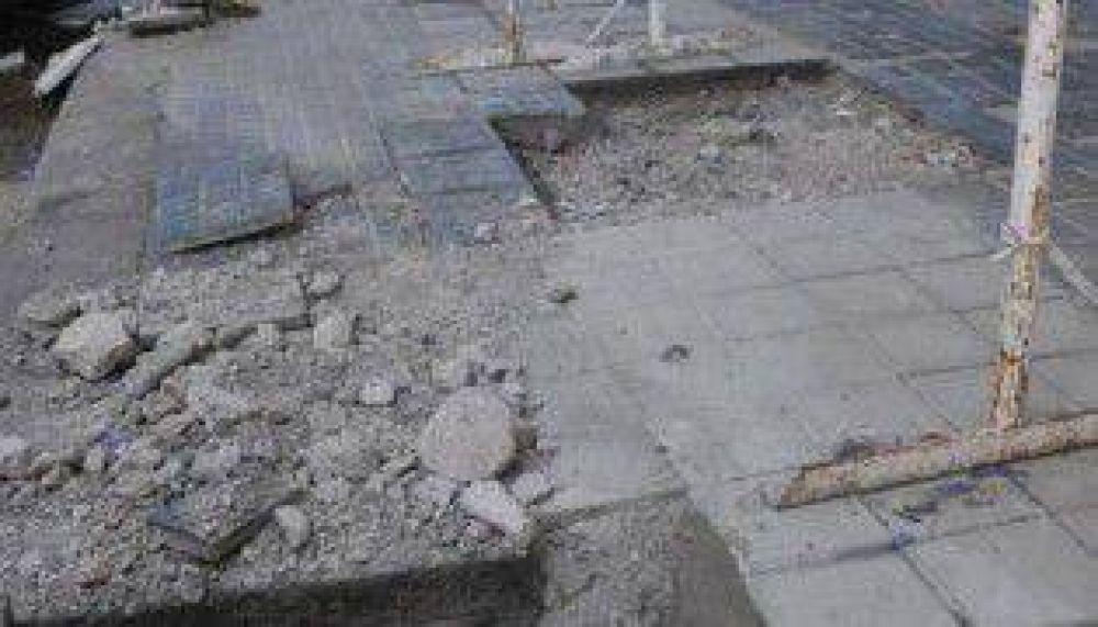 Comuneros K denunciaron �contrataci�n escandalosa� por reparaci�n de veredas