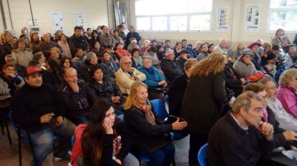 El Gobierno de Daniel Scioli entreg� 119 escrituras y tres microcr�ditos a vecinos marplatenses