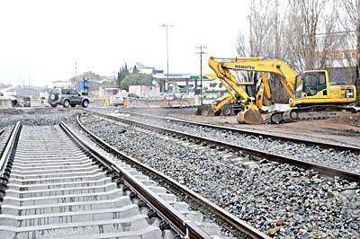 Avanzan las obras ferroviarias, pero el servicio sigue restringido