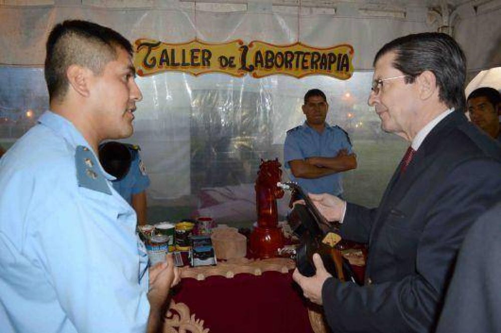 Braillard Poccard inaugur� la 1� Exposici�n Cultural Penitenciaria de la Provincia