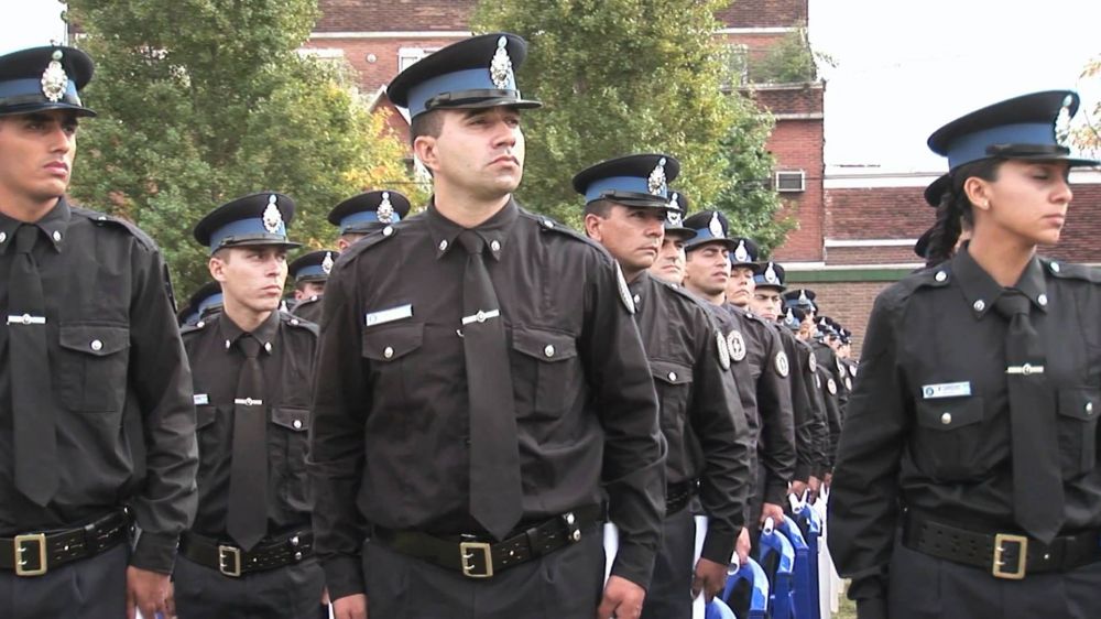 J.M Fern�ndez: �Son 400 los agentes de la Polic�a Federal que desembarcan en San Mart�n�