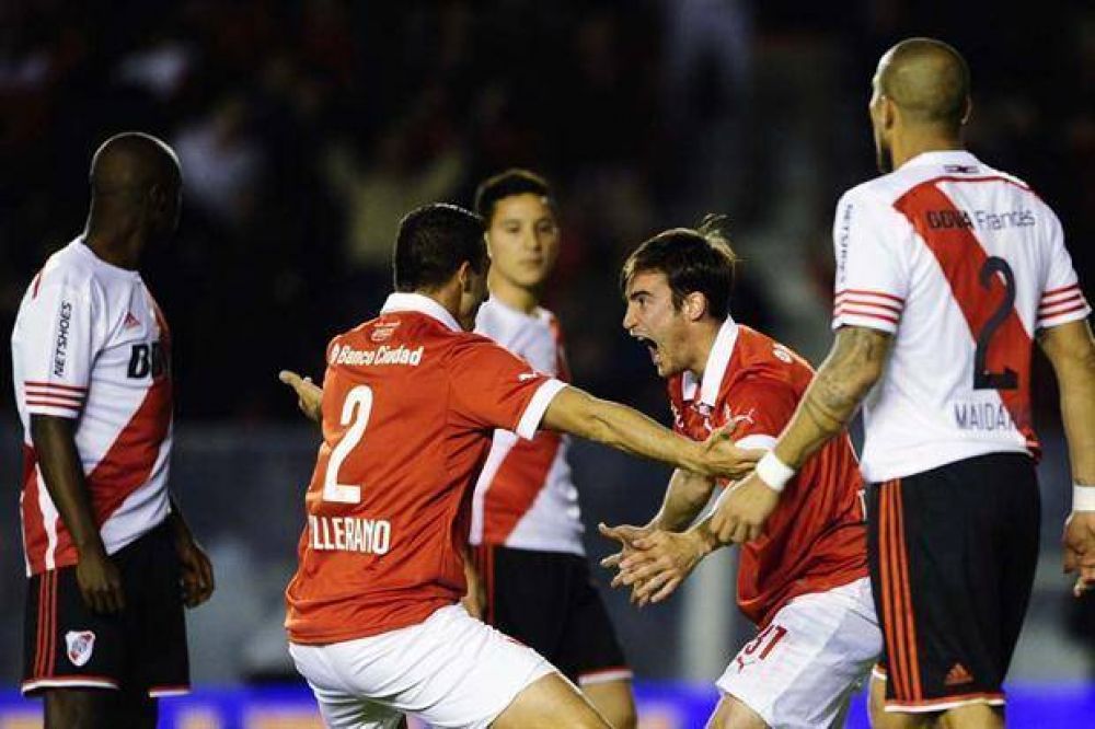 Independiente gole a un River deslucido y con graves falencias en defensa