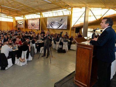 El gobernador admiti� que se viene una semana 