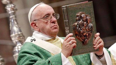 En un libro, 11 cardenales se plantan contra las reformas de Francisco