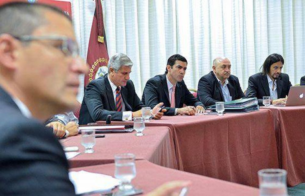 Reci�n llegado de EEUU, Urtubey se reuni� con sus ministros