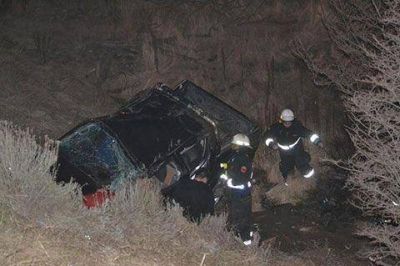 Al desbarrancarse su camioneta, falleci�