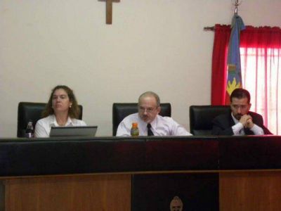 Condenados a 3 a�os por robo, a mano armada, en un maxikiosco