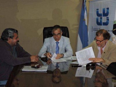 El gobernador dispuso construir m�s casas
