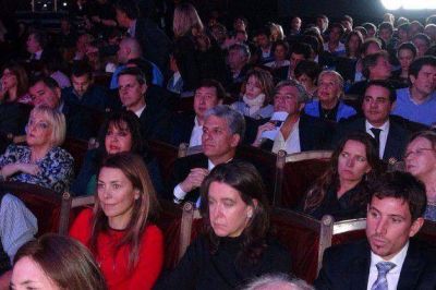 El gobernador Poggi, presente en el debate de Adolfo Rodr�guez Sa�