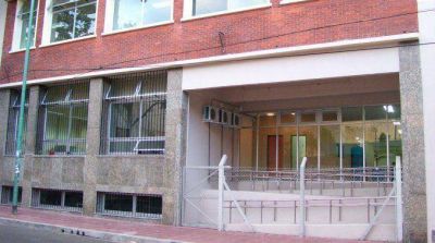 Alerta en Sociales: un hombre recluta alumnas para una red de trata
