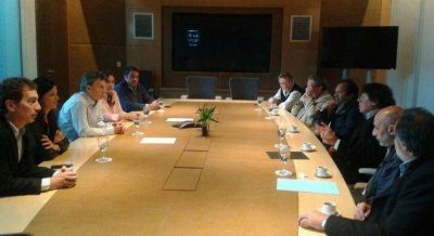 Macri le prometi� a Micheli que eliminar� el impuesto a las ganancias para los trabajadores