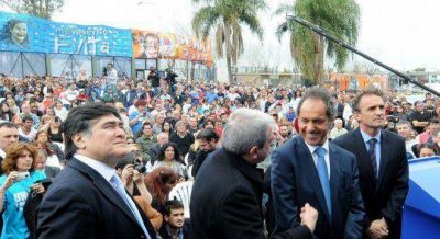 Scioli estuvo en San Mart�n y evit� hablar del debate