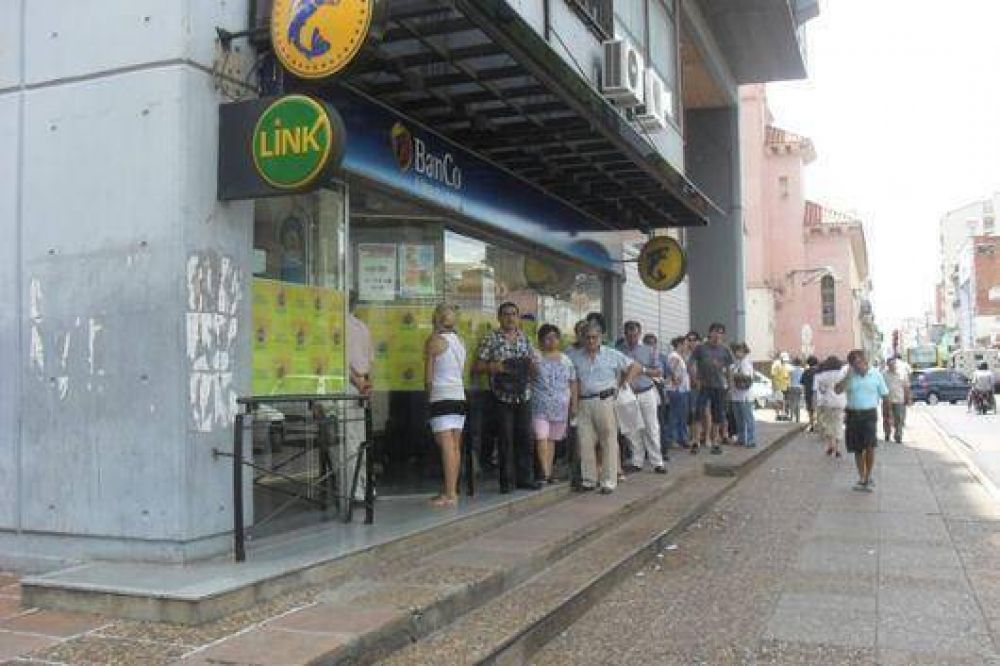 Entre el mi�rcoles y el viernes la Provincia paga el Plus de 900 pesos a estatales