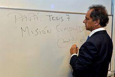 Scioli se recibi� de licenciado en Comercializaci�n