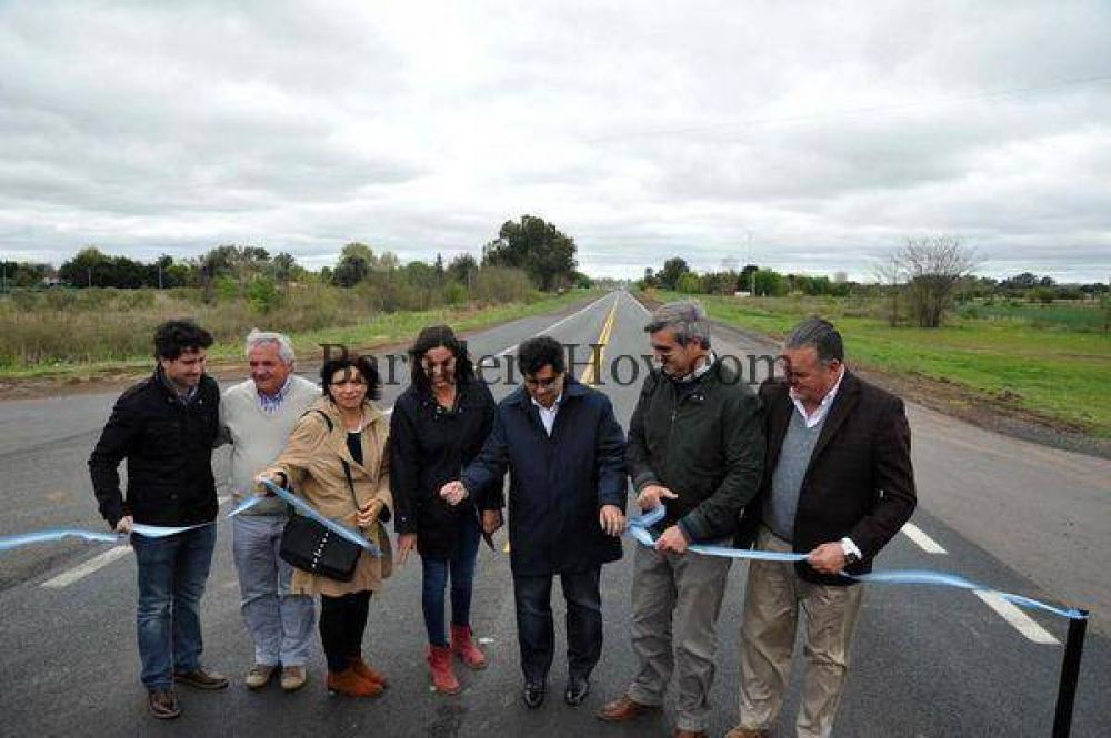 Carossi junto a Arl�a y La Porta inauguraron obras en la Ruta 41.