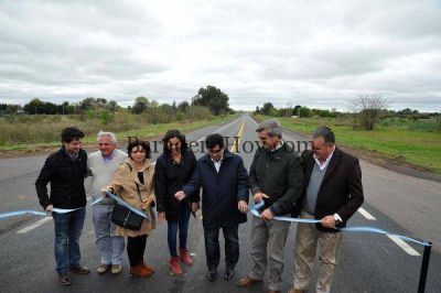 Carossi junto a Arl�a y La Porta inauguraron obras en la Ruta 41.