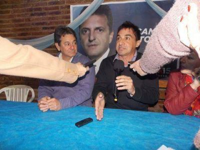 Spadone inaugur� formalmente el nuevo local del Frente Renovador