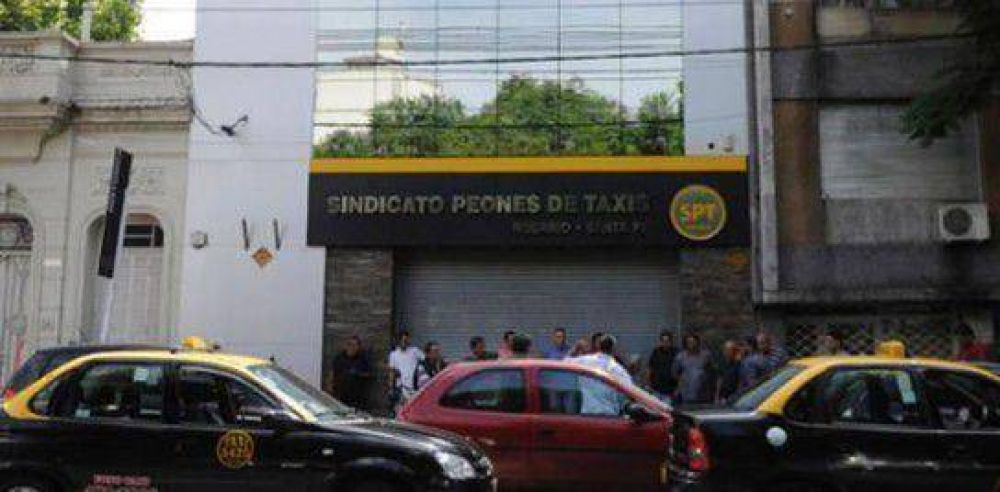 Gremio de taxistas define medidas de fuerza