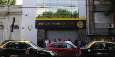 Gremio de taxistas define medidas de fuerza