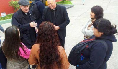Obispos de la regi�n salen a misionar