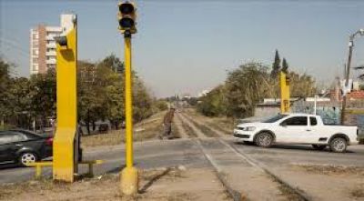 Quieren mejorar los pasos a nivel en la ciudad