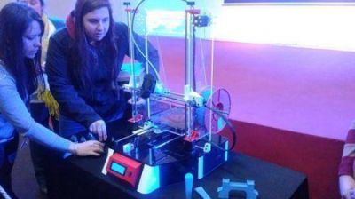 Miramar: El Intendente, Germ�n Di Cesare hizo entrega de una Impresora 3D