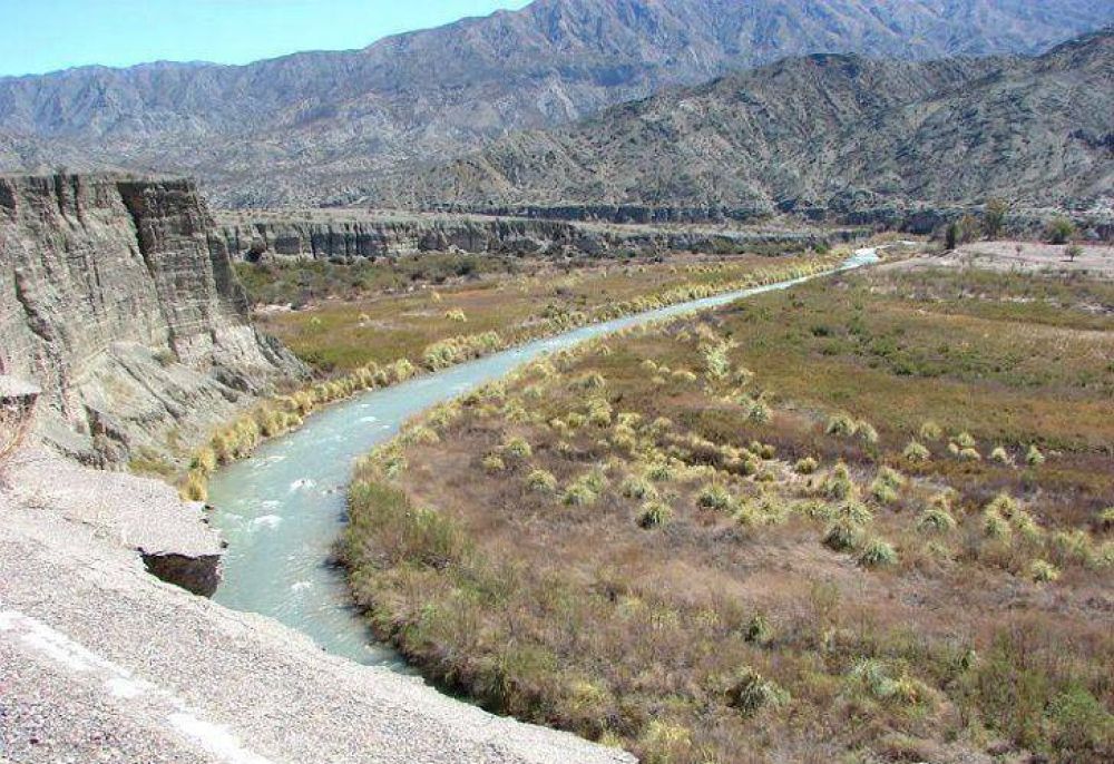 Un informe revela que el derrame de la Barrick envenen� el agua de J�chal