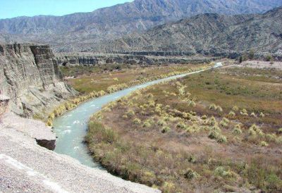 Un informe revela que el derrame de la Barrick envenen� el agua de J�chal