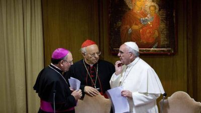 El Papa pone l�mites a los conservadores
