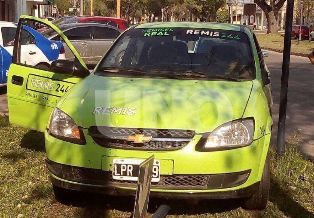 Exconvicto rob� un remis y lo choc� a pocas cuadras contra un cartel