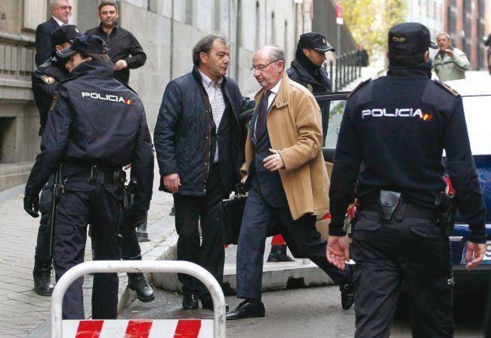 Para que no se fugue, le quitan el pasaporte al ex jefe del FMI Rodrigo Rato