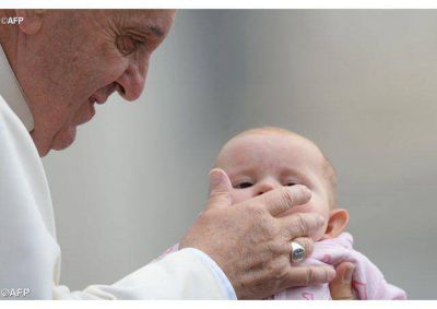 La familia requiere toda nuestra atenci�n y cuidado, y el S�nodo debe responder a esta solicitud, dijo el Papa en su catequesis