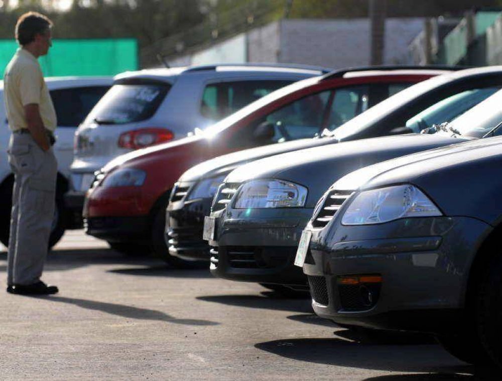 En Mendoza baj por octava vez la venta de autos en 2015