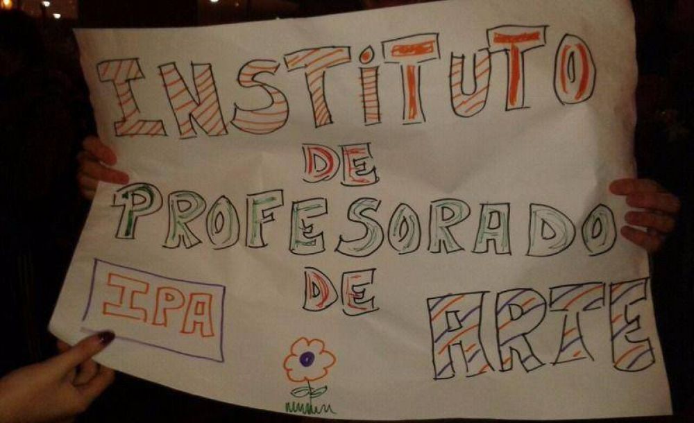 Hace tres a�os que se recibieron y todav�a no tienen el t�tulo