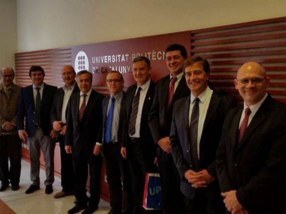 Fuertes cr�ticas al viaje a Barcelona de Cornejo por el ordenamiento urbano