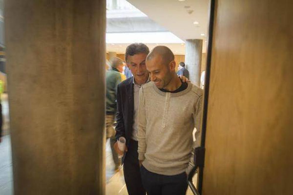 Mascherano fue a dar una charla de liderazgo con Macri y lleg� una hora y media tarde