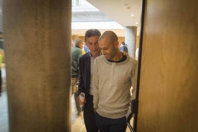 Mascherano fue a dar una charla de liderazgo con Macri y lleg� una hora y media tarde