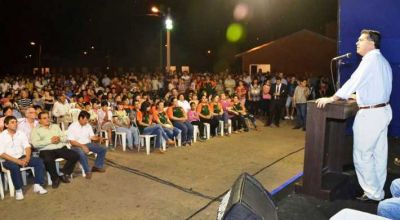 Capitanich entreg� 60 viviendas Techo Digno en Makall� y pidi� el acompa�amiento a Daniel Scioli