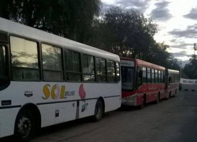 Transporte: los choferes de Mar�a del Rosario y Sol Bus ratificaron el paro