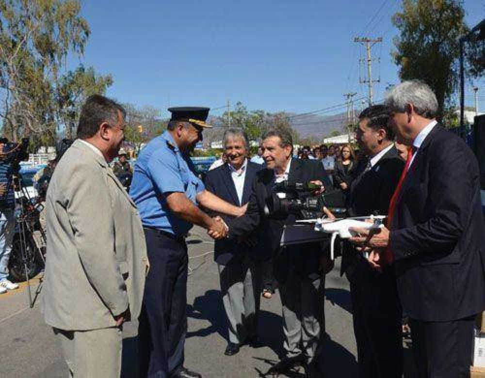 �Equipar a la Polic�a es darle m�s seguridad a nuestra gente�