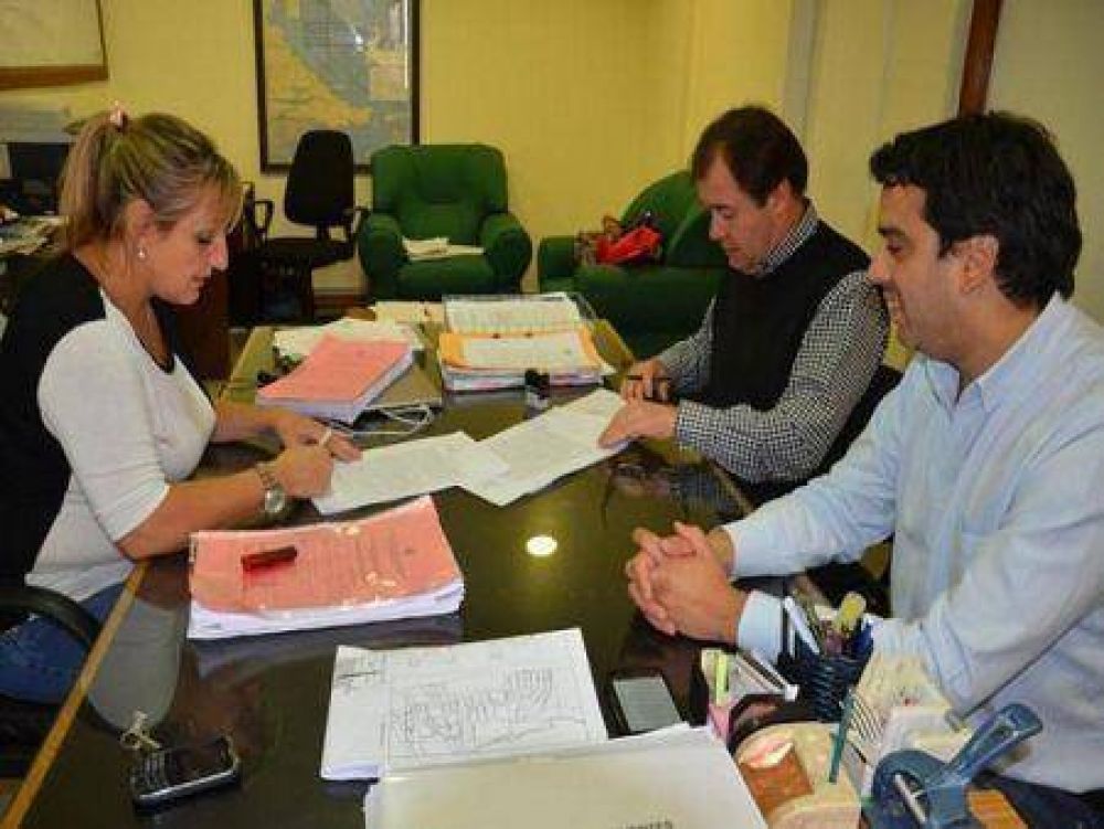 Gobierno firm el contrato para la construccin de la Comisara en el Barrio Valle de Andorra