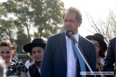 En un acto con Mujica, Scioli ratific� su compromiso para 