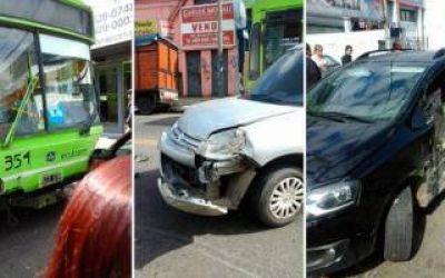 Colectivo fuera de control choc� m�s de 10 autos en Haedo
