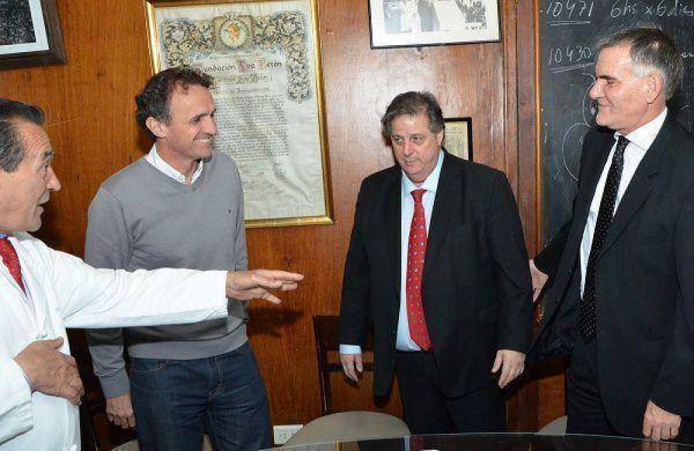 Katopodis, Collia y Castagneto recorrieron el Hospital Eva Per�n