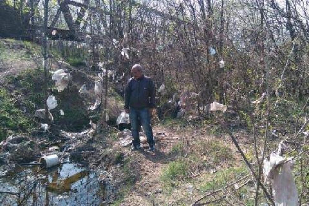 Cacho Duarte se reuni con vecinos de Olivera y recorri la zona del ro Lujn