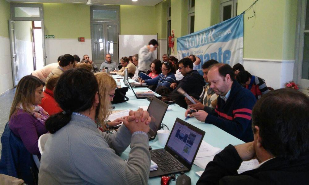 El Plenario de Agmer resolvi� concurrir a la audiencia con el Gobierno y dejar en suspenso el paro de 72 horas 