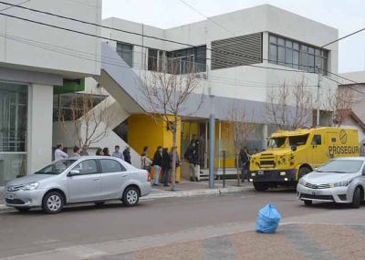Continuaban las colas en cajeros c�ntricos del Banco de La Pampa